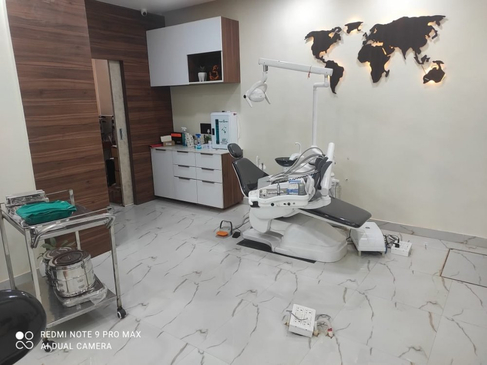 Slider image (5) Dr. A & T Dental Experts